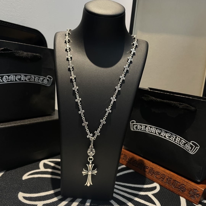 Ch*0me He**ts necklaces